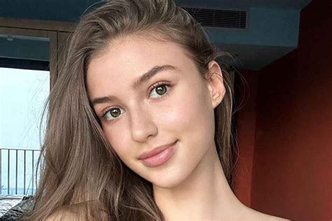 olivia casta breast|Olivia Casta Biography & Wikipedia, Age, Boyfriend, Family and。